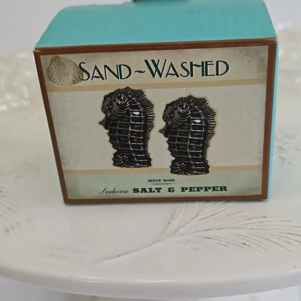 NIB Sand Washed Set Of 2 Metal Seahorse Salt & Pepper Shakers